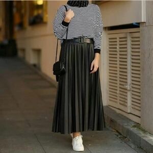 Chic Black A-Line Pleated Skirt